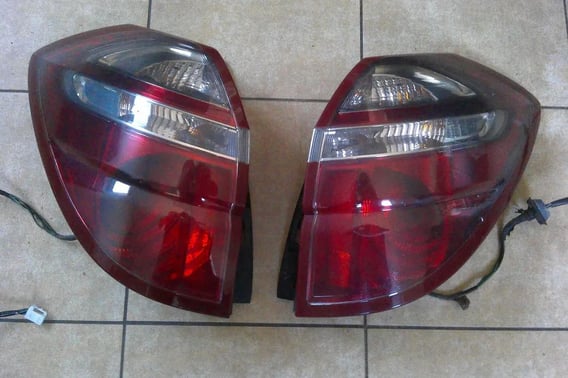 SUBARU LEGACY IV KOMBI LAMPY TYŁ P/L EU