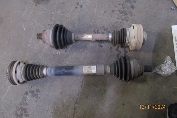 SKODA OCTAVIA II LIFT 1,6TDI AWD PÓŁOŚ PRAWA PRZÓD 1K0407272CR