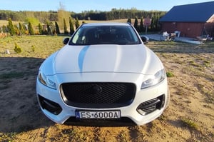 Jaguar F-Pace SUV 2017