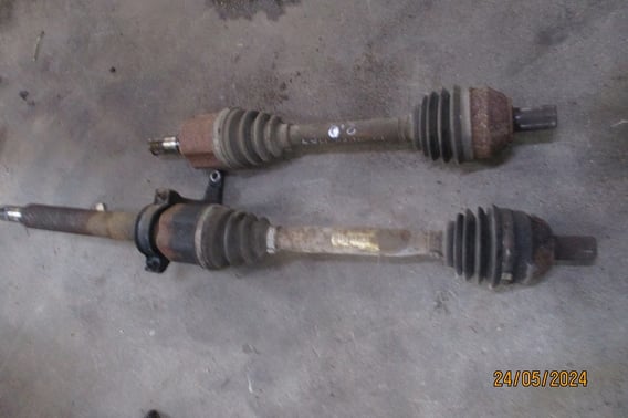 FORD MONDEO MK4 LIFT 2,0TDCI PÓŁOŚ PRAWA/LEWA 8G913B436BB