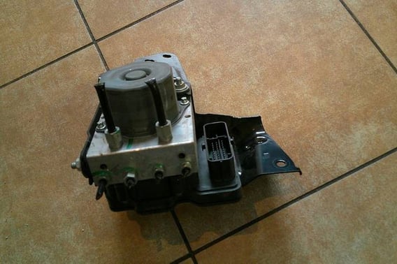 NISSAN QASHQAI J11 POMPA ABS 47660-HV00E