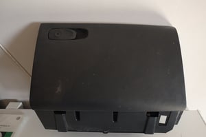 VOLVO V40 II LIFT SCHOWEK PASAŻERA 8632803