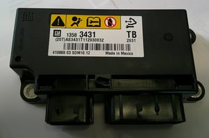 OPEL INSIGNIA A MODUŁ SENSOR PODUSZEK 13583431