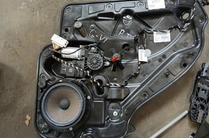 GOLF VI PODNOŚNIK SZYBY PRAWY TYŁ 5K4839730J