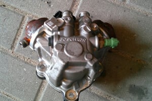 VOLVO XC60 LIFT 2,4D POMPA WTRYSKOWA WYSOKIEGO CIŚNIENIA 31272896