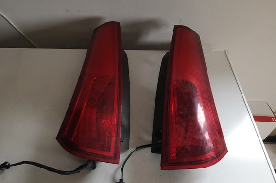 KIA CEED KOMBI LAMPA GÓRNA PRAWA 92404-1H3
