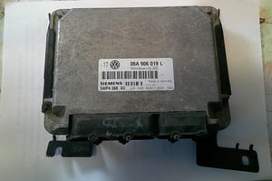 VW GOLF IV 1,6 STEROWNIK SILNIKA 06A906019L