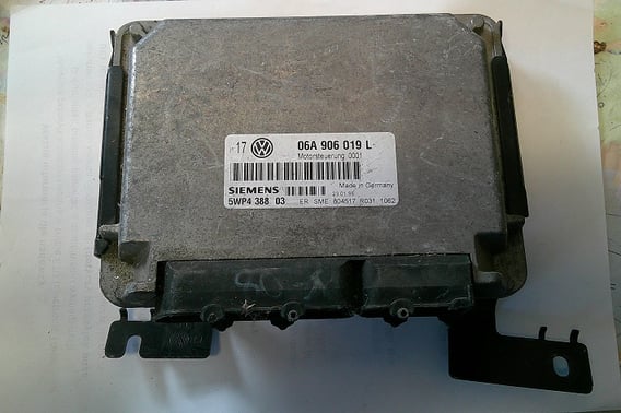 VW GOLF IV 1,6 STEROWNIK SILNIKA 06A906019L