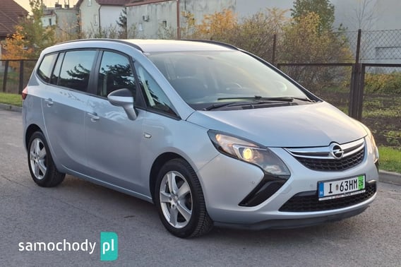 Opel Zafira Minivan 2014