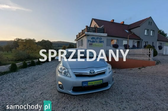 Toyota Auris Hatchback 2011