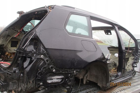 VW GOLF VII KOMBI 4MOTION BŁOTNIK TYŁ PRAWY