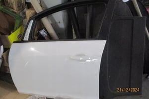 OPEL ASTRA J IV KOMBI DRZWI TYŁ LEWE 40R EU