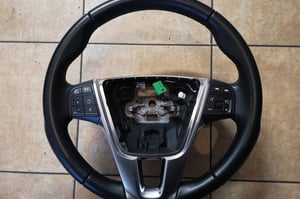 VOLVO V40 KIEROWNICA MULTIFUNKCYJNA SKÓRA 34220709A