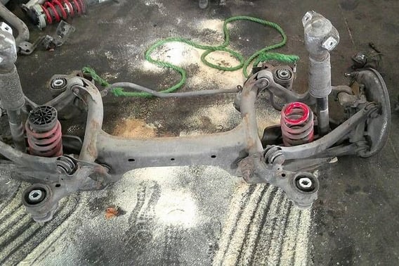 AUDI A4 B9 WÓZEK SANKI WAHACZE TYŁ KOMPLET