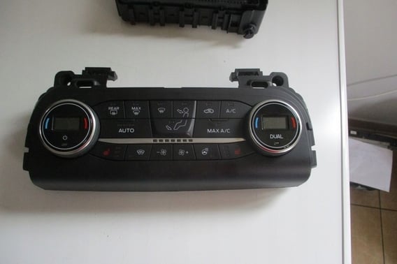 FORD FOCUS MK4 PANEL KLIMATYZACJI KX7T-18C612-HA