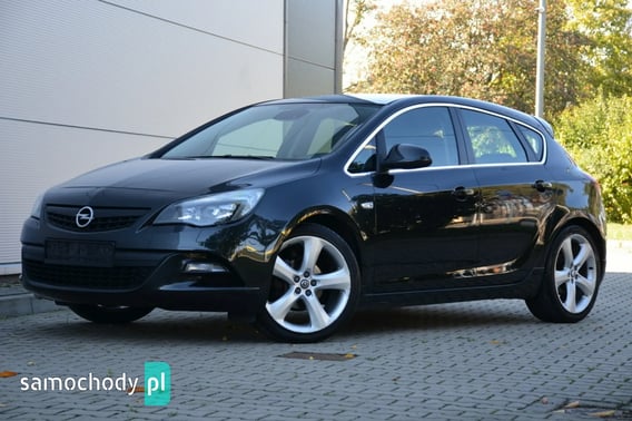 Opel Astra Hatchback 2012