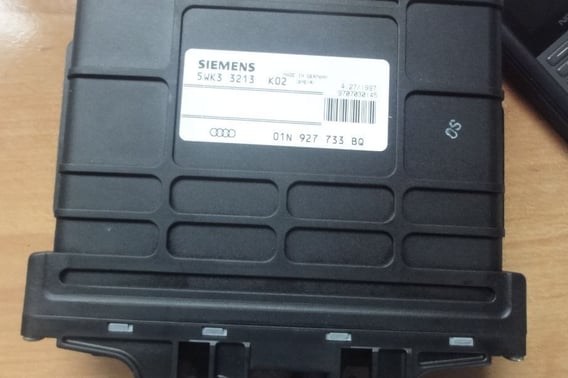 PASSAT B5 STEROWNIK 5WK33213