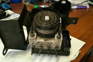 NISSAN NAVARA D23 POMPA ABS 47660 4JK1B