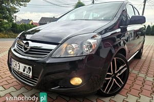 Opel Zafira Minivan 2011