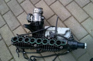 VOLVO V40 II 2,0D KOLEKTOR SSĄCY 31411751 KOMPLETNY