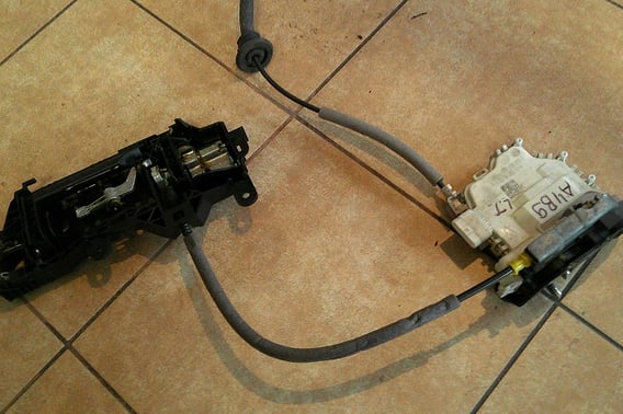 AUDI A4 B9 ZAMEK DRZWI LEWY TYŁ 5PIN 8X0839015E