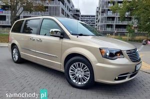 Chrysler Town & Country Minivan 2013