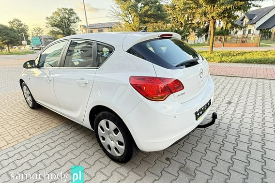 Opel Astra Hatchback 2011