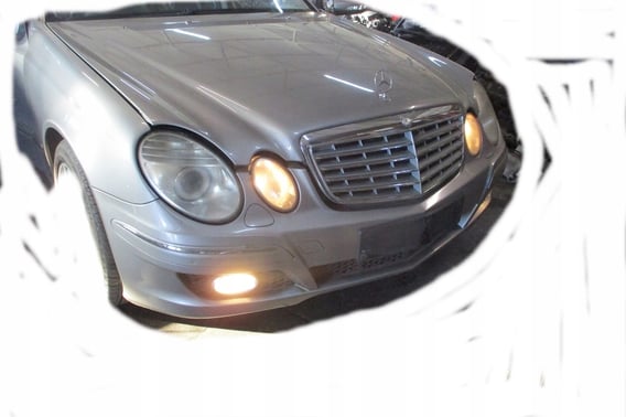 MERCEDES W211 LIFT BŁOTNIK LEWY   PAS PRZEDNI C723