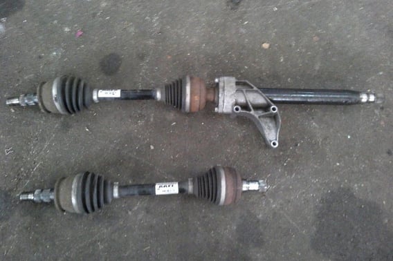 OPEL ASTRA J PÓŁOŚ PRAWA 133351443