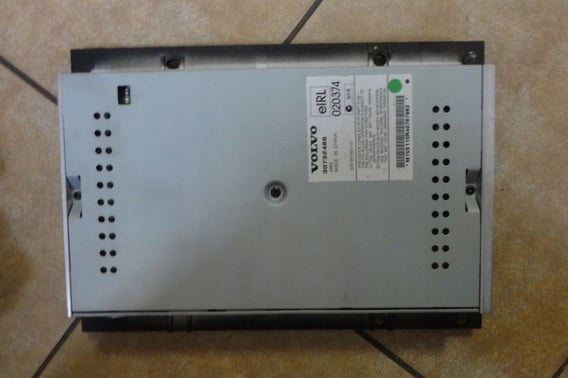 VOLVO V50 WZMACNIACZ 30732486