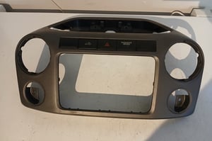 VW AMAROK RAMKA RADIA 2H0857211F