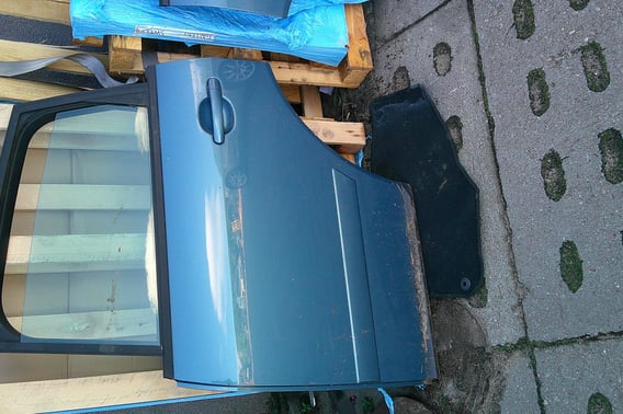 AUDI A2 DRZWI TYŁ PRAWE/LEWE LZ5H