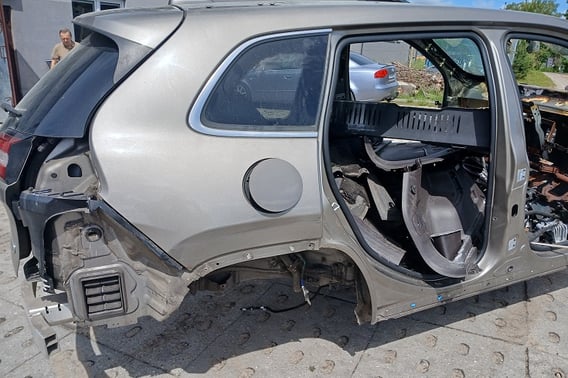 JEEP CHEROKEE KL BŁOTNIK TYŁ P/L ĆWIARTKA PRZÓD LEWA PT6