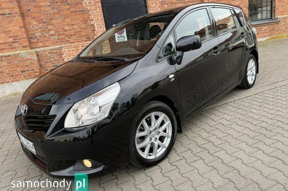 Toyota Verso Minivan 2011