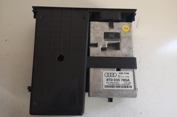 AUDI A4 B8 LIFT MODUŁ CZYTNIK INTERFACE MEDIA-IN 8T0035785A