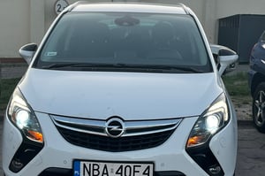 Opel Zafira Minivan 2012