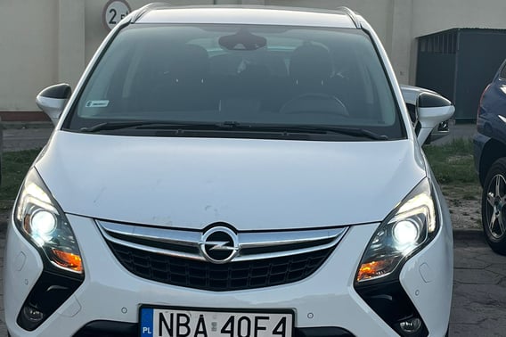 Opel Zafira Minivan 2012