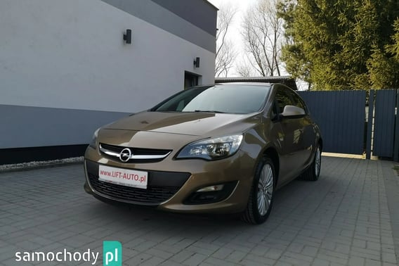 Opel Astra Hatchback 2013