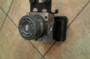 RENAULT TRAFIC III (X82) POMPA ABS 476607609R