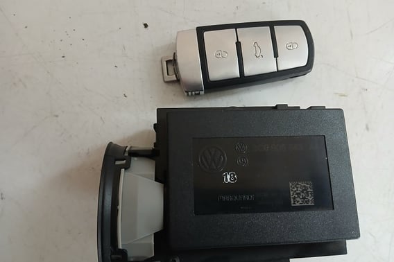 VW PASSAT B7 STACYJKA Z KLUCZYKIEM 3C0905843AA