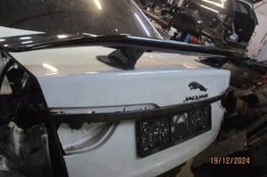 JAGUAR XF II X260 KLAPA BAGAŻNIKA NAK SPOILER