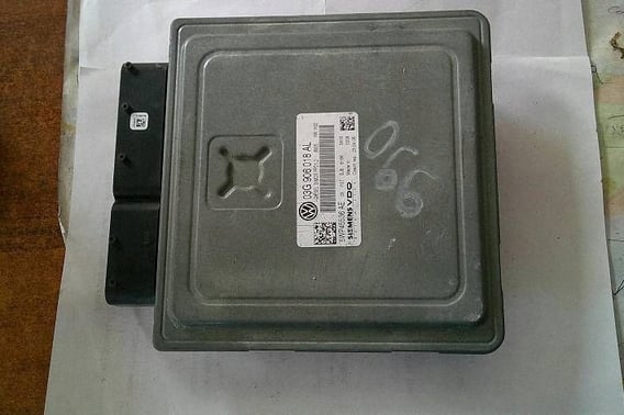 VW PASSAT B6 2,0TDI STEROWNIK SILNIKA 03G906018AL