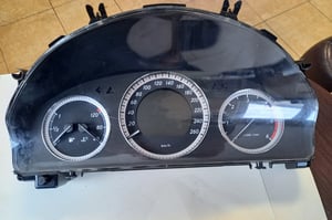 MERCEDES W204 LICZNIK A2049002005 EUROPA