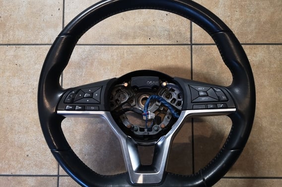 NISSAN QASHQAI J11 LIFT KIEROWNICA MULTIFUNKCYJNA SKÓRA 34257522B