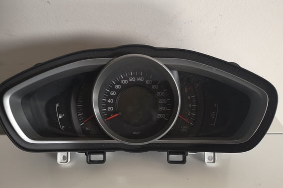VOLVO V40 II LIFT LICZNIK P31665859 EUROPA