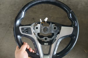 HYUNDAI I40 KIEROWNICA MULTIFUNKCYJNA SKÓRA 56100-3Z212RY