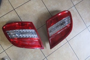 MERCEDES W204 KOMBI LAMPA TYŁ LED  LEWA