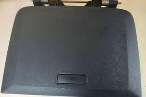 VW GOLF VII SPORTSVAN SCHOWEK ŚRODKOWY 517857922F