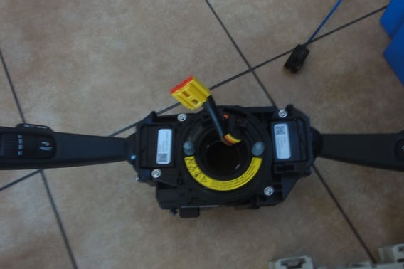 VOLVO V40 CROSS MANETKI 31456045
