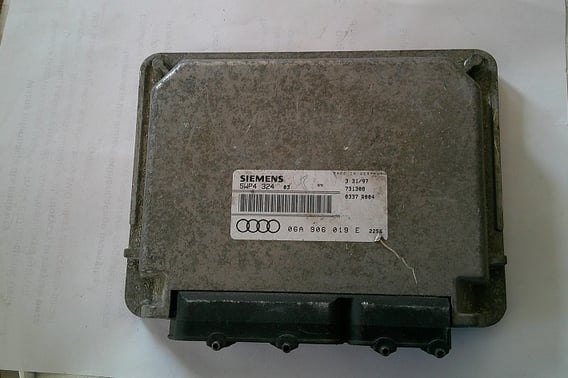AUDI A3 8L STEROWNIK SILNIKA 06A906019E
